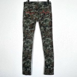 Luxirie camo skinny jeans sz. 7/28